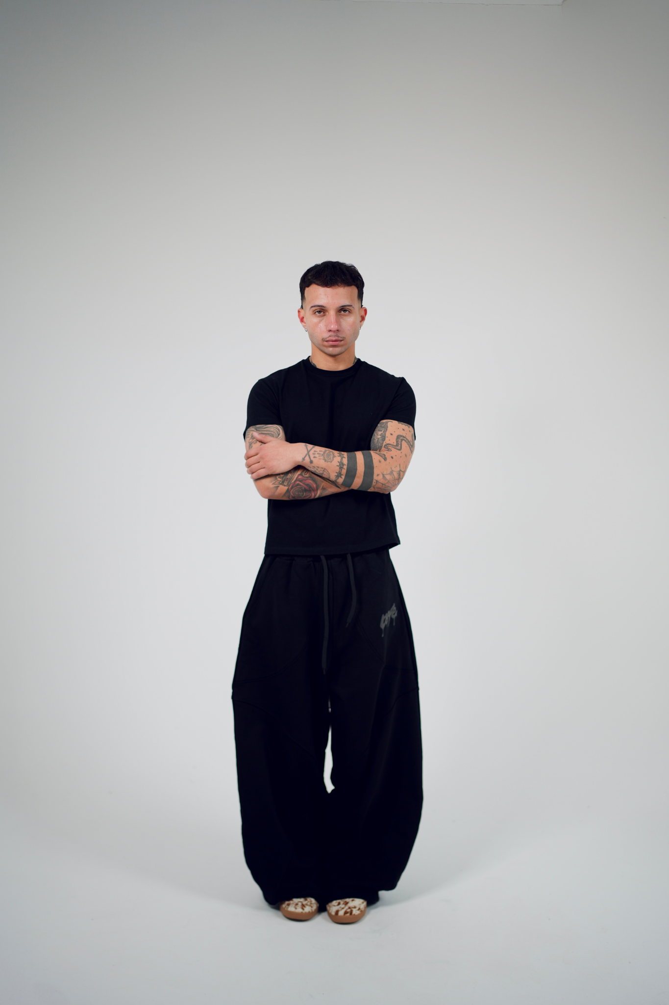 CHAOS BLACK SWEATPANTS