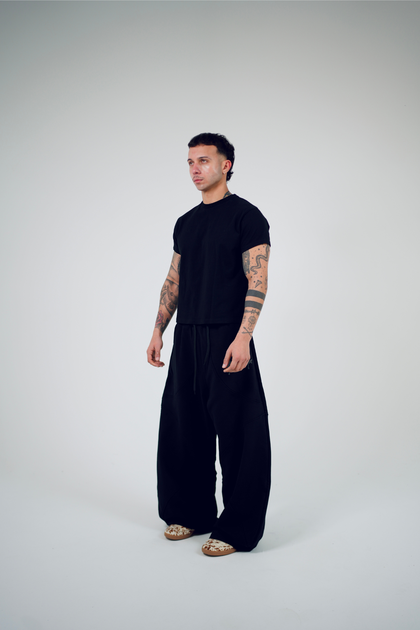 CHAOS BLACK SWEATPANTS