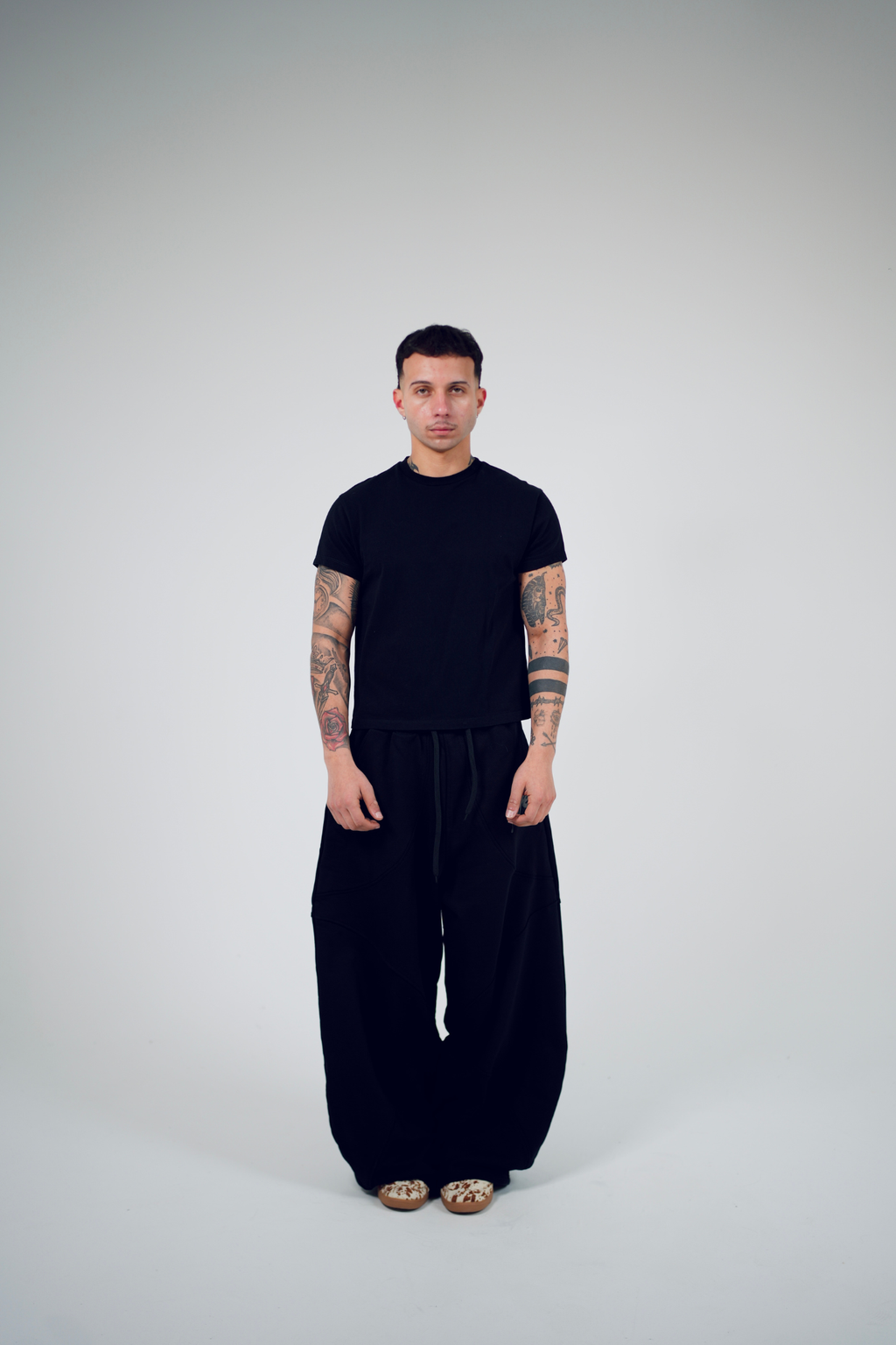 CHAOS BLACK SWEATPANTS